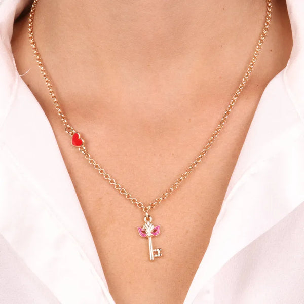 Collana in Metallo con chiave pendente in smalto rosso con maschera — collezione cannareggio