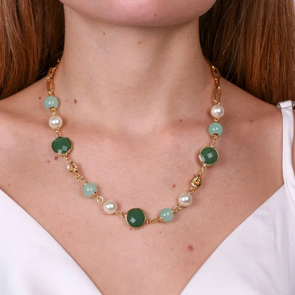 Collana in Metallo con catenine e cristalli  e perle verdi — collezione serenissima