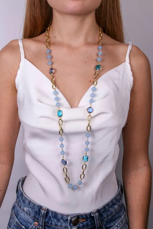 Collana in Metallo lunga coon catene , perle e cristalli blu — collezione serenissima