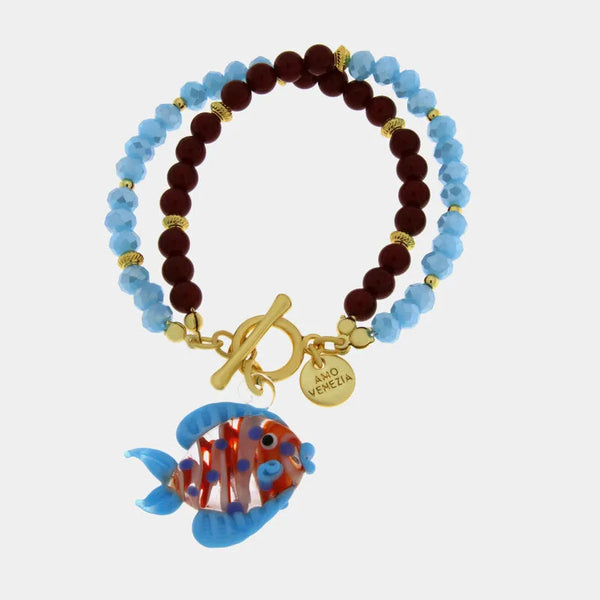 Bracciale in Metallo multifilo con Murano Stone pietre azzurre e rosse e pesce pendente — collezione soffi di laguna