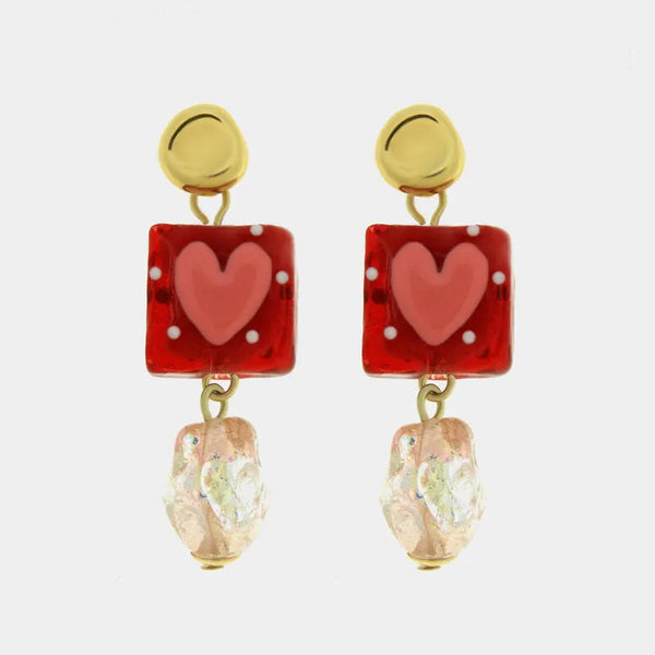 Orecchini in Metallo con Murano Stone cuore rosso e perle pendenti — collezione soffi di laguna