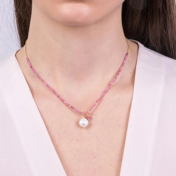 Collana in Metallo con pietre rosa e perla centrale — collezione Sospiri